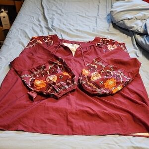 BloomChic Maroon and Cream Top